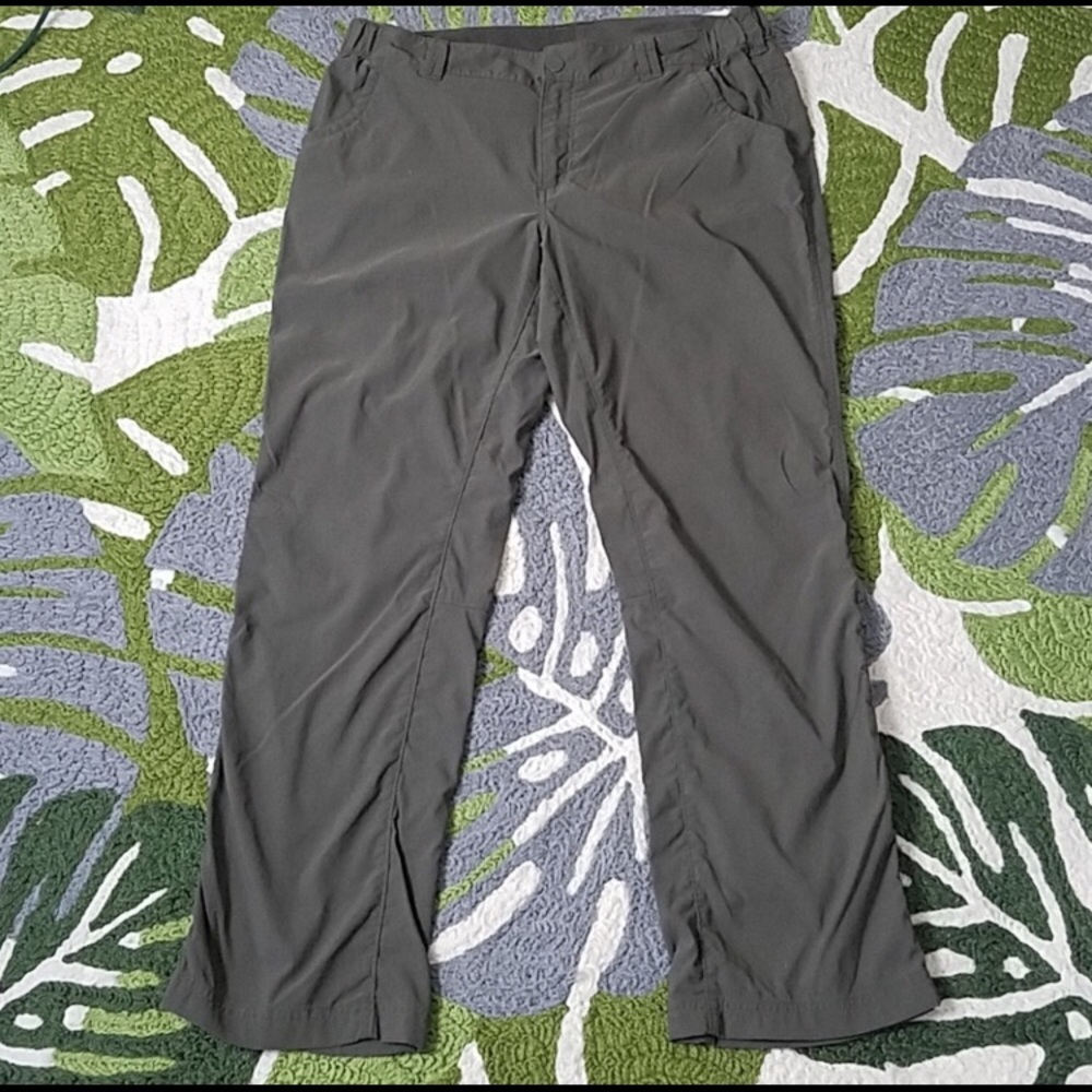 Woman's Duluth dry on the fly green pants 14